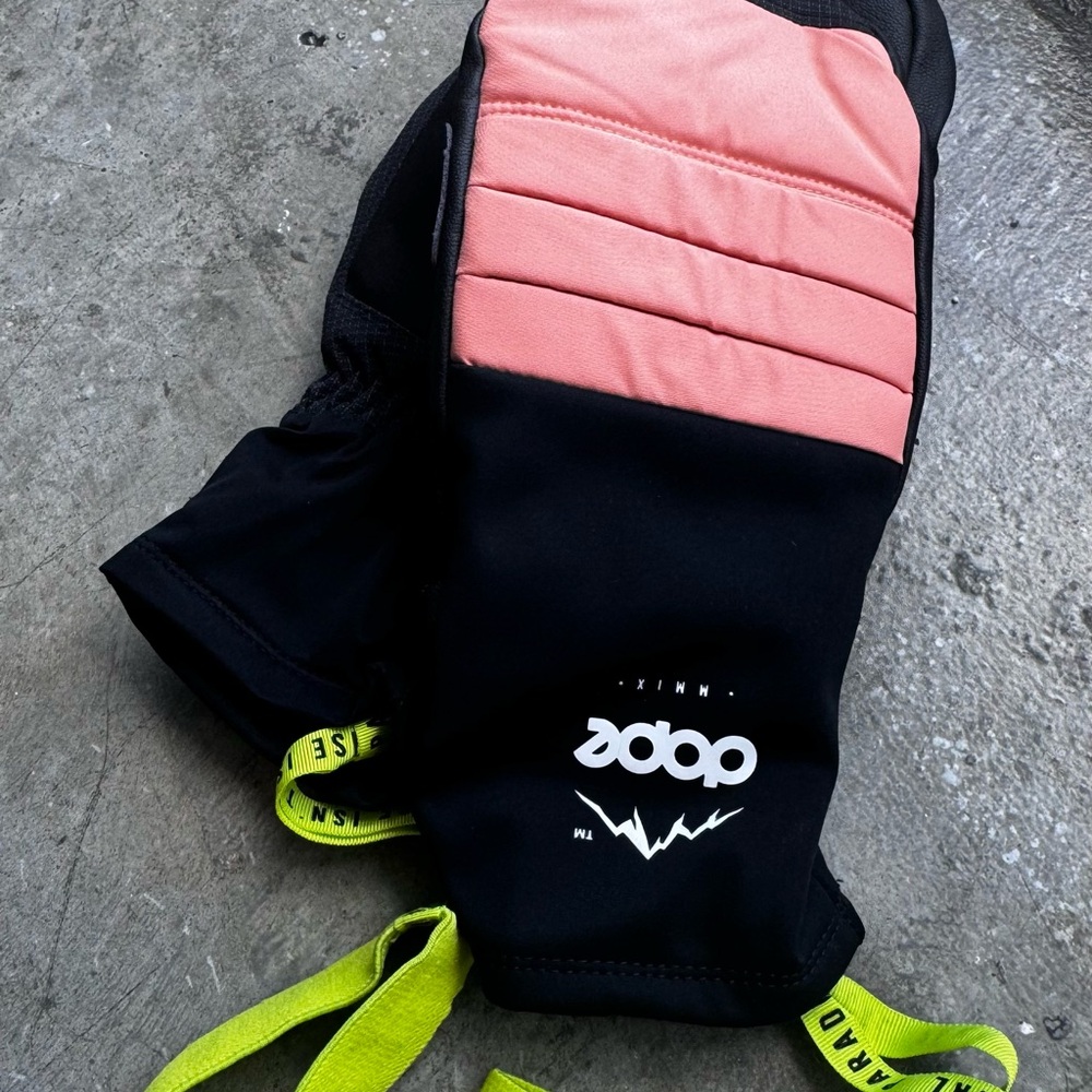 DOPE Ace Faded Peach Mittens